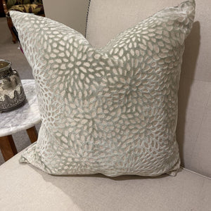 19" Casa Decor Home Chrysanthemum Pillow