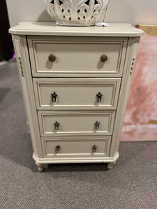 32"H x 24"W x 18"D Country French 4 Drawer Chest