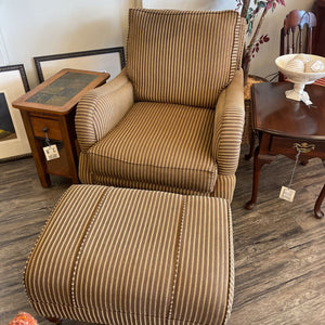 33" x 35" Fairfield Chair & Ottman 29" x 20