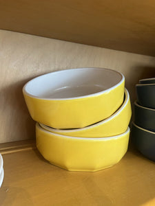 Vera Mikasa Yellow Crocus 8 Cereal Bowls, 1 Serving Bowl, & 2 Crescent Dishes