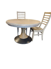 Load image into Gallery viewer, 48&quot; Kincaid &quot;Lindale&quot; Round w/ 20&quot; Leaf &amp; 4 Chairs (1Year Old) Purchased at Lazyboy
