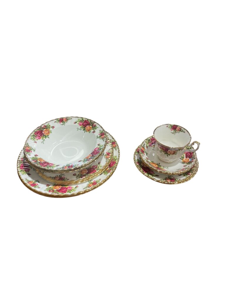 Royal Albert China 12 Place Setting w/ 20 Accesory Pieces