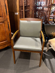 34.5"H x 22"W x 21"D Kimball Beo Guest Chair