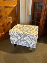 Load image into Gallery viewer, 21.5&quot;W x 17.5&quot;D x 17.5&#39;H Storage Ottoman in Suri Blue
