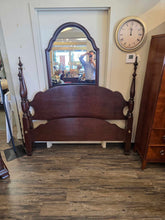 Load image into Gallery viewer, 64&quot; L Queen Harden Mahogany Poster Bed
