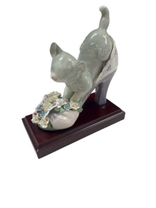 Lladro "A Purr-fect Fit"