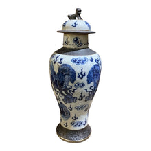 Load image into Gallery viewer, 15" Blue &amp; White Chinoiserie Porcelain Vase w/ Foo Dog Lid
