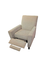 Load image into Gallery viewer, 32&quot; W x 40&quot; H Honey Comb Pattern Flex Steel Power Recliner (Imperfect)
