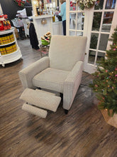 Load image into Gallery viewer, 32&quot; W x 40&quot; H Honey Comb Pattern Flex Steel Power Recliner (Imperfect)

