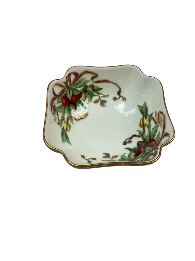Tiffany & CO Holiday 5 1/4” Square Bowl (White Background, Japan)