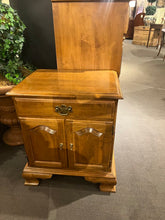 Load image into Gallery viewer, 25.5"H x 22"L x 16"D ETHAN ALLEN Heirloom Nutmeg Maple Colonial Nightstand
