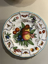 Load image into Gallery viewer, 11&quot; Royal Worchester &quot;The Duke of Gloucester Service Set of 16 Dinner &amp; Dessert
